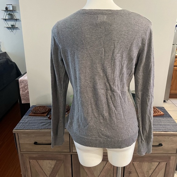 Izod like new vneck argyle sweater - Picture 4 of 4